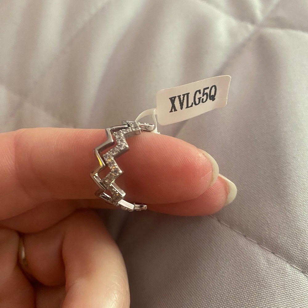 Charmed Aroma Silver Zigzag Ring (7)